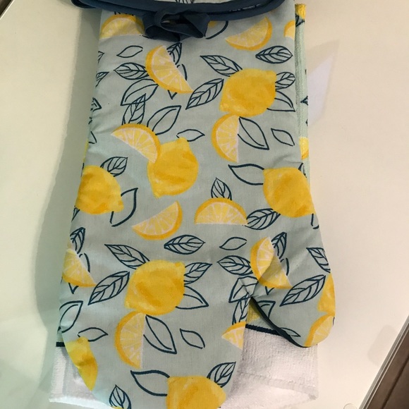 Lemon Towels, Lemon Pot Holders, Lemon Oven Mitt, Lemon Wash Cloths, S&P Shakers - Picture 8 of 15
